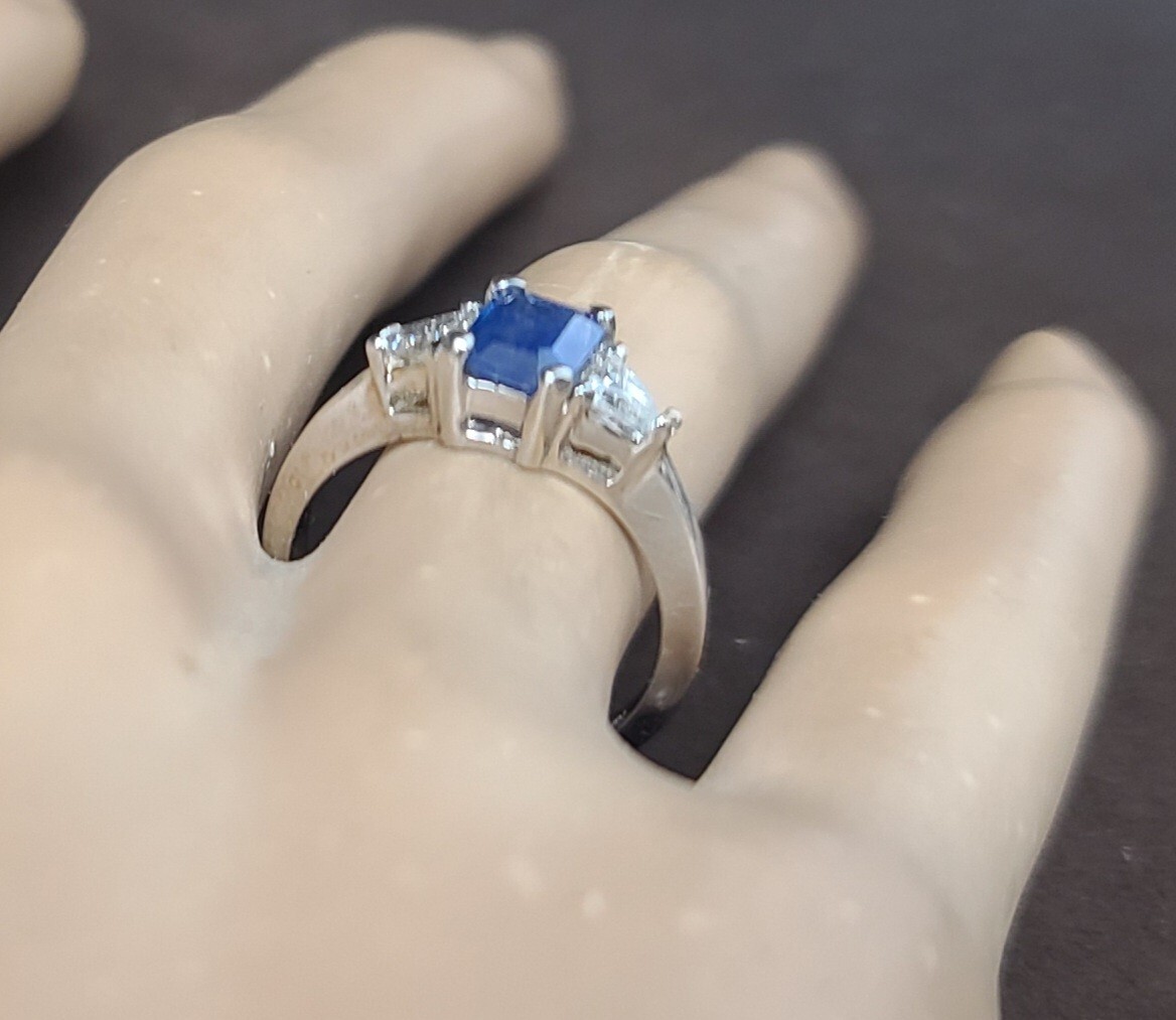 18K White Gold Engagement Ring 1.15CT. Natural Blue Sapphire Emerald Shape