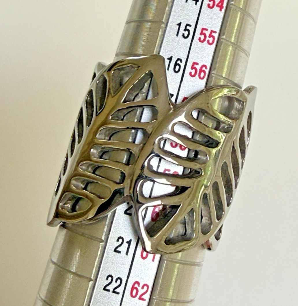 An Unusual & Unique Wide Silver Open Cutout Leaf Design Ring Size 8.5