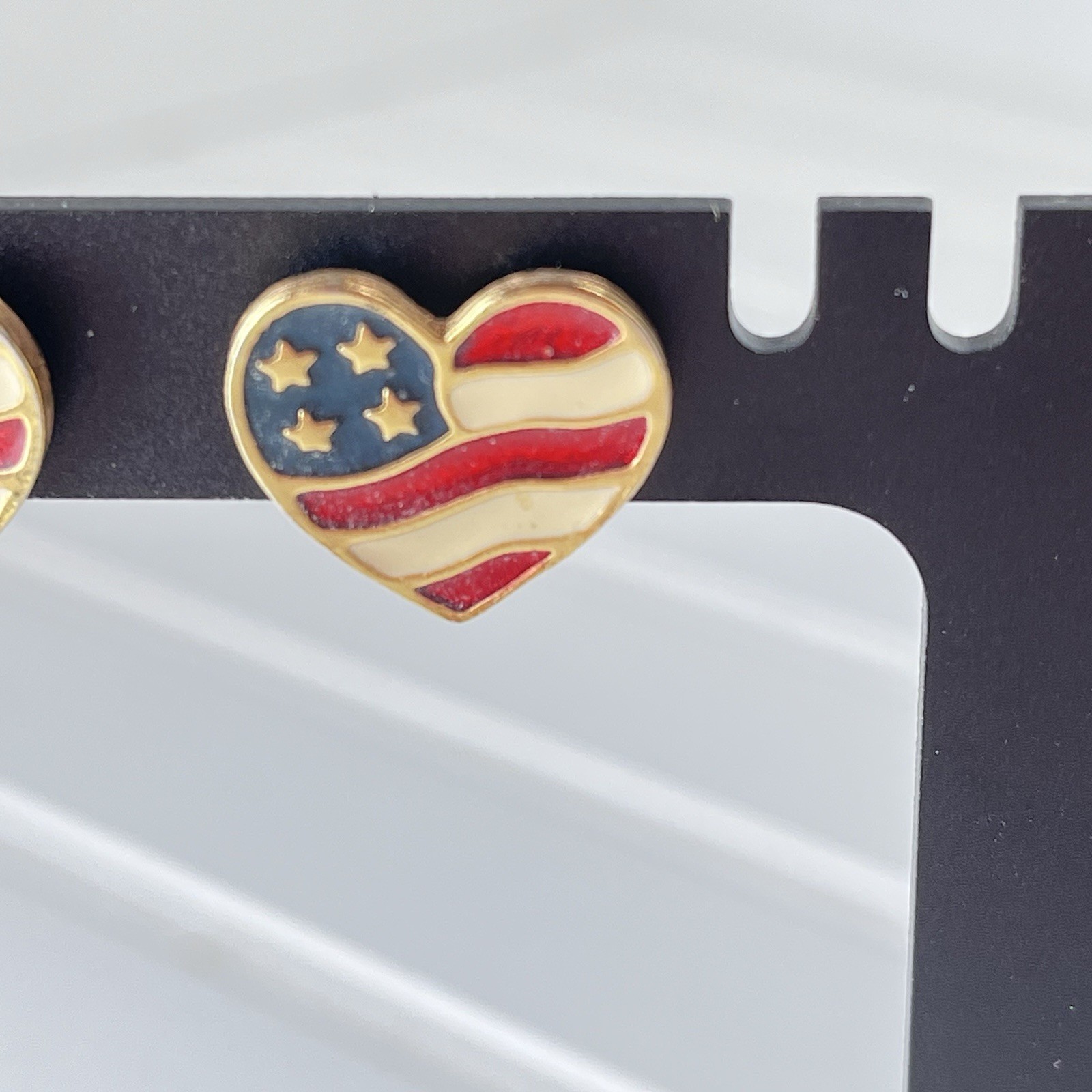 Vtg Avon 1998 Enamel Heart Flag Pierced Earrings – Gold Tone – .75”x.75”
