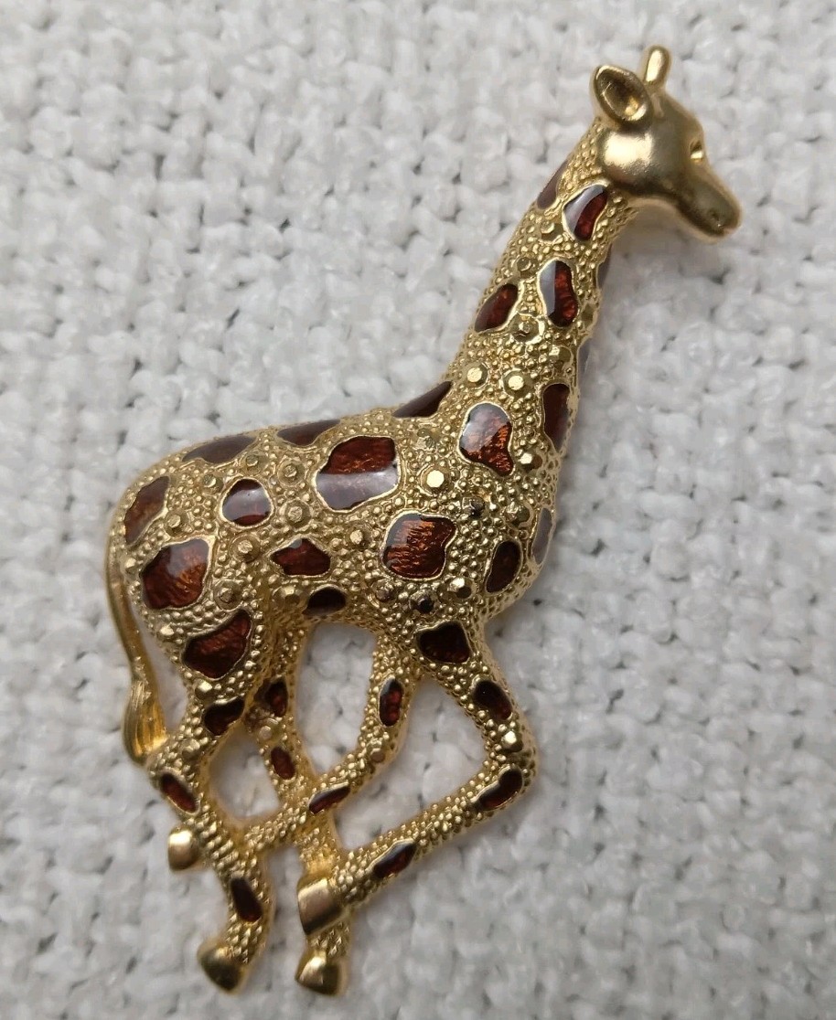 Vintage Kenneth Cole Giraffe Pin Brooch. Signed KC Gold Tone w Enamel Accents