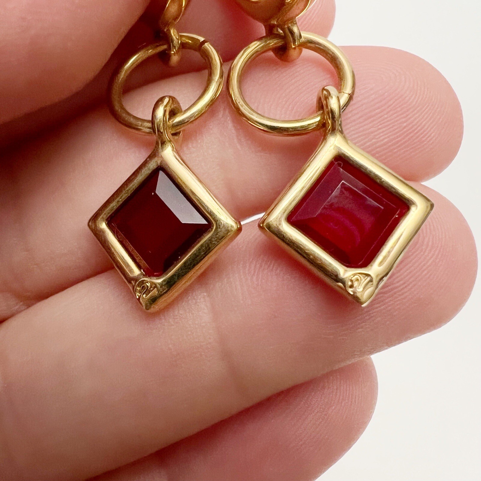 VTG Swarovski Swan Signed Red Square Bezel Set Crystal Dangle Clip On Earrings