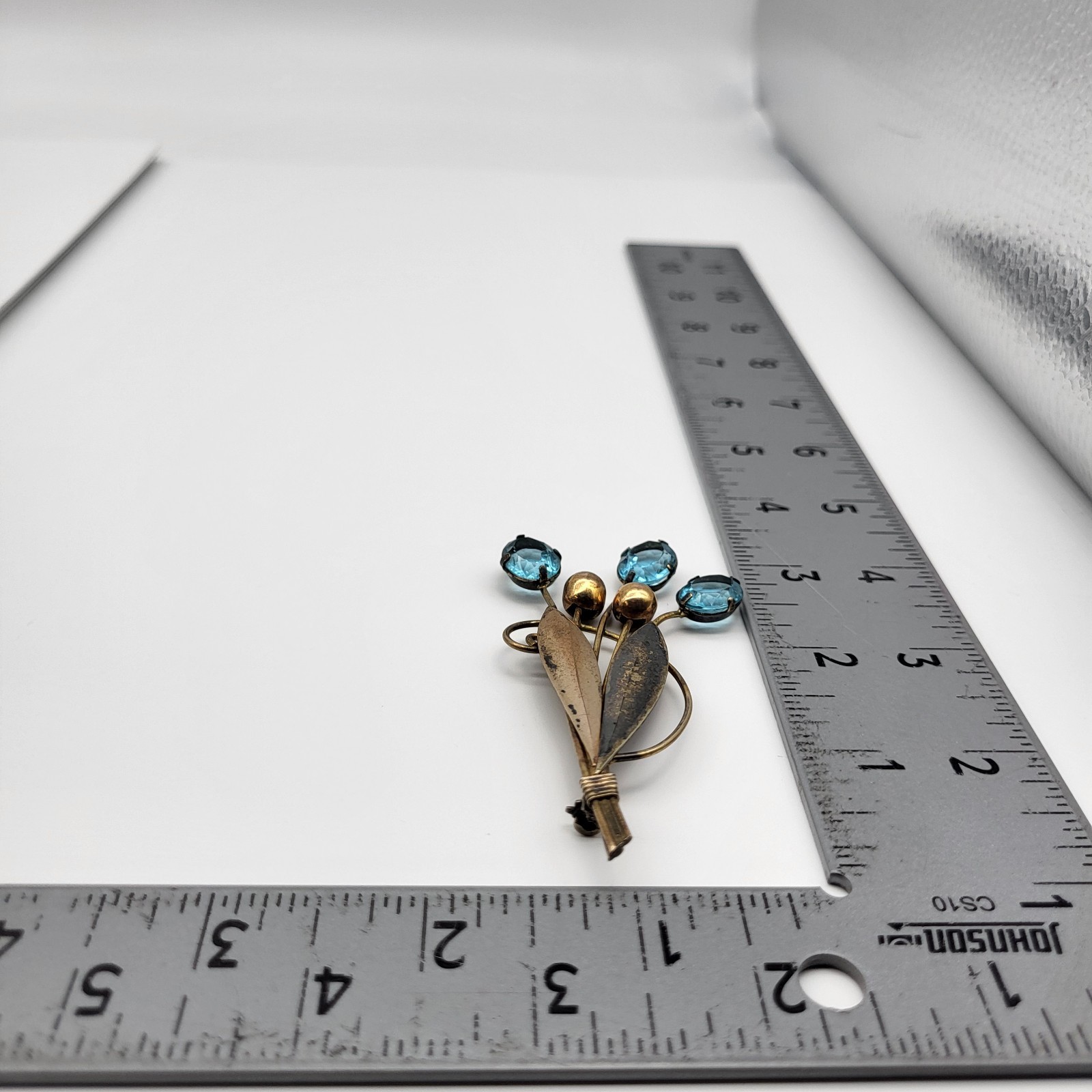VTG 1/20th 12K gold filled Aqua Blue rhinestone cattail frond brooch pin Patina