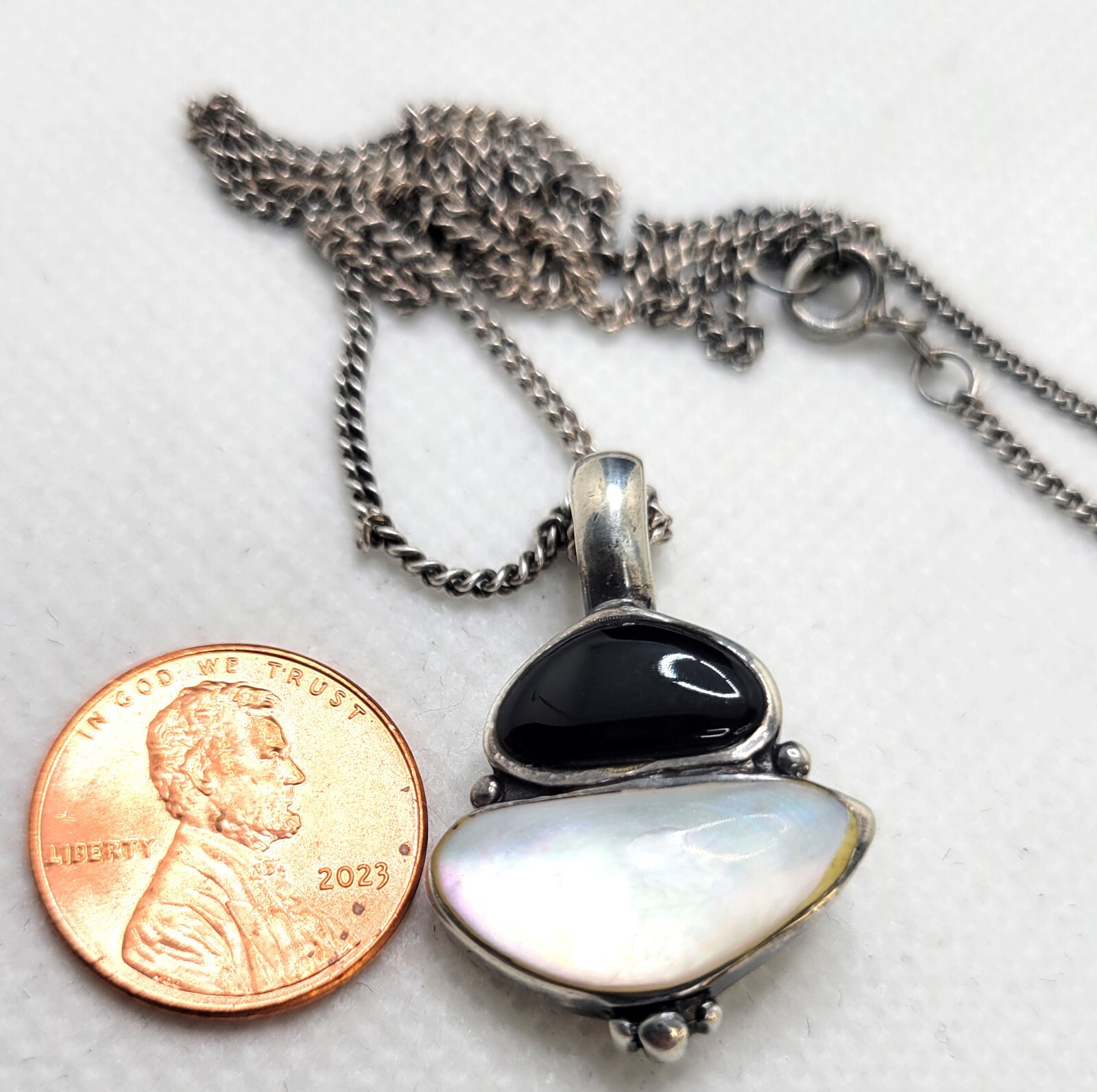 Vintage Black Onyx Mother of Pearl Pendant Necklace 925 Sterling Silver 20″ SW