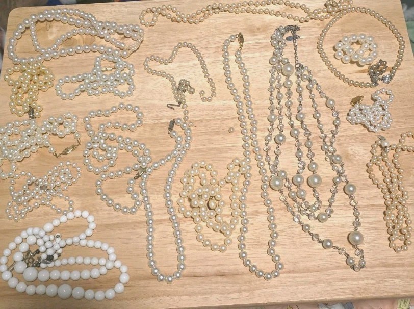 Faux Pearl Lot of 17 Pieces Lot #3