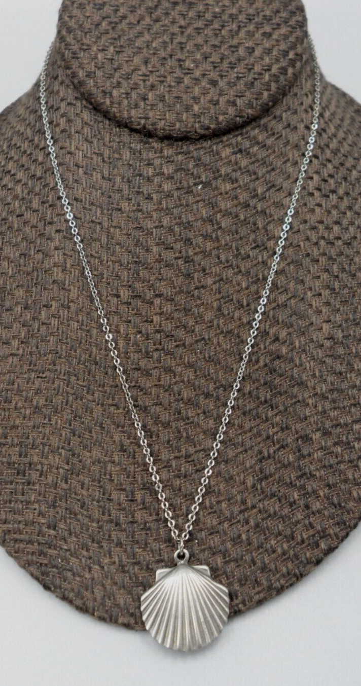 Art Deco Seashell Pendant Necklace 17.5″ Choker 7/8″ Pewter Charm Cable Chain
