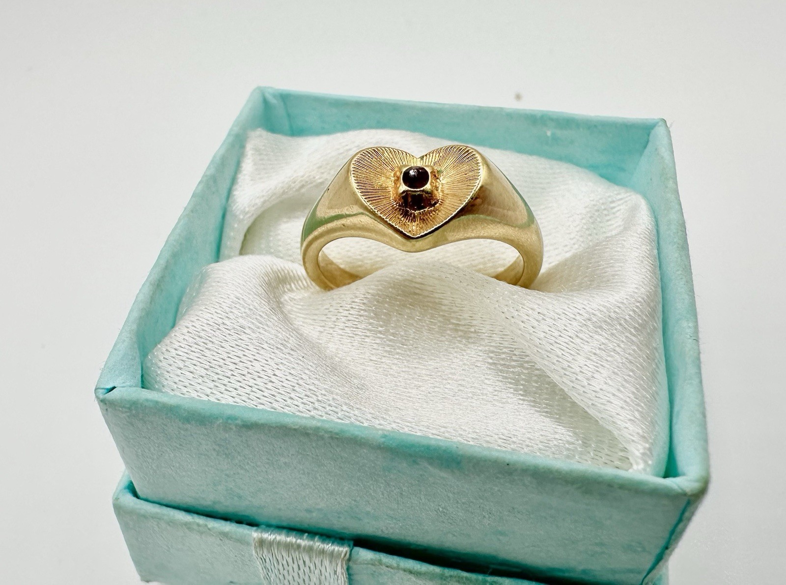 VTG Gold Tone Avon Heart Ring Red Rhinestone Sz5 Estate Sale Signed Trendy Read