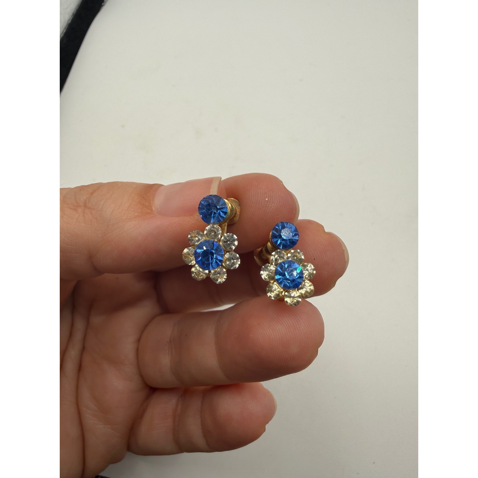 Vintage Blue Rhinestone Flower Screw Back Earrings Gold Tone Mid Century Retro