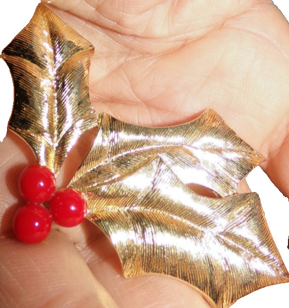 TRIFARI(C)–signed Mistletoe shaped pin-OMG!!
