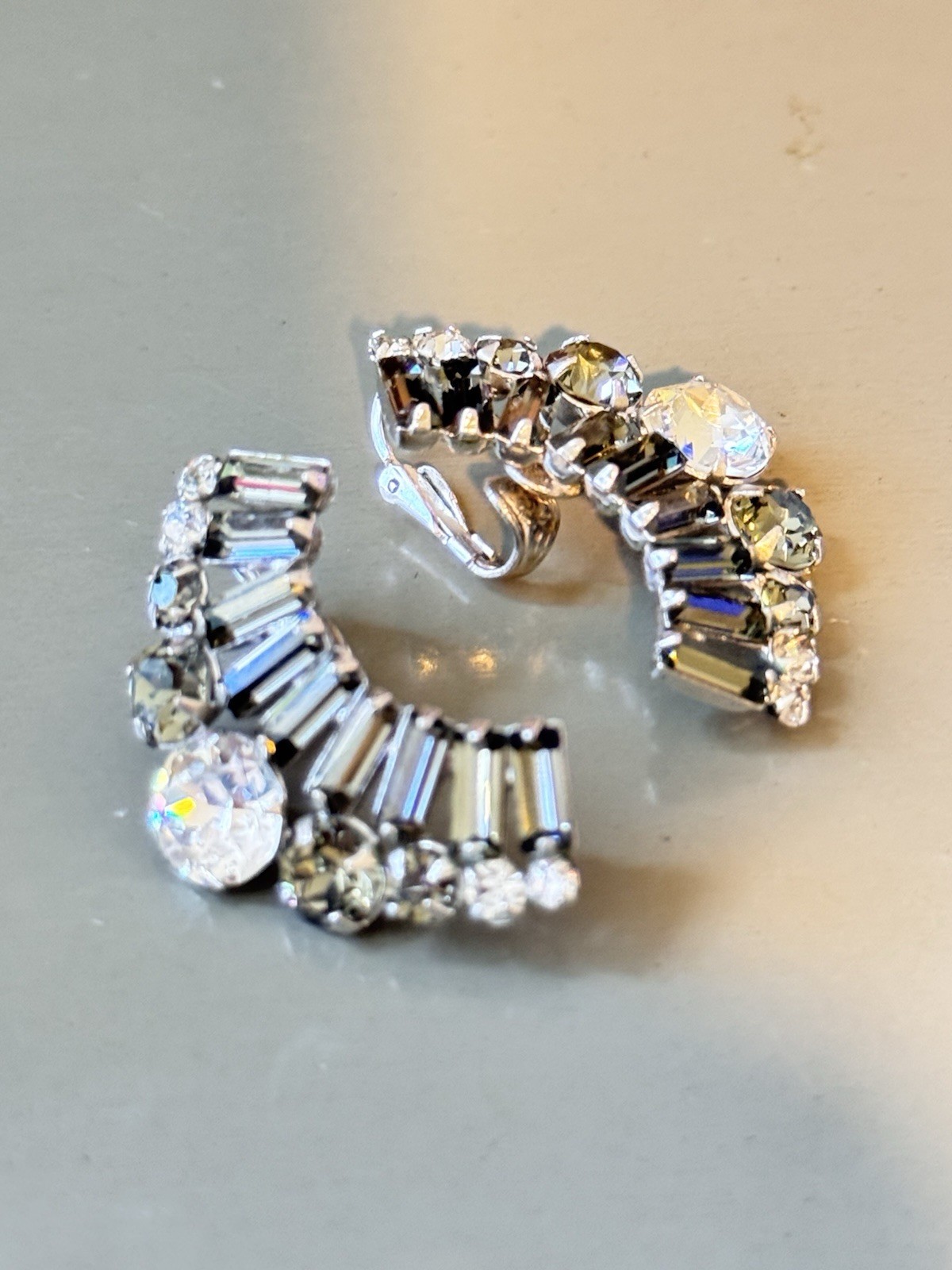 Vintage Signed HATTIE CARNEGIE Gray & Clear Crystal Brooch & Earring Set