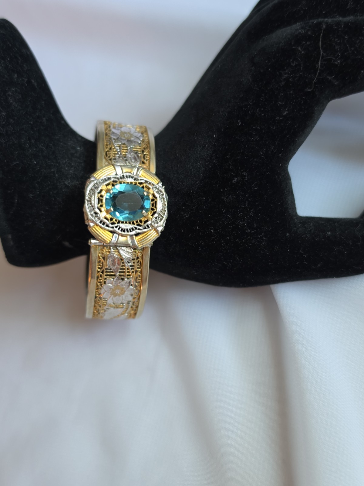 1930s Art Deco Filigree Bracelet Hinged JJ White Mfg Co Pat 1955576 Blue Gem