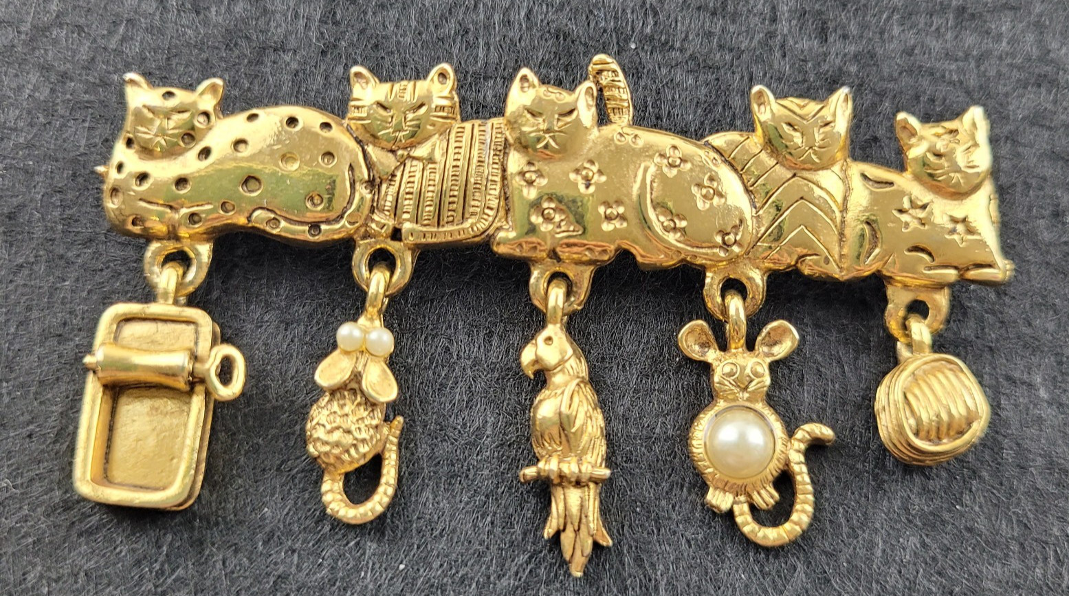 Vintage Gold Tone Cat Brooch Multiple Cats Dangle Charms Signed Danecraft