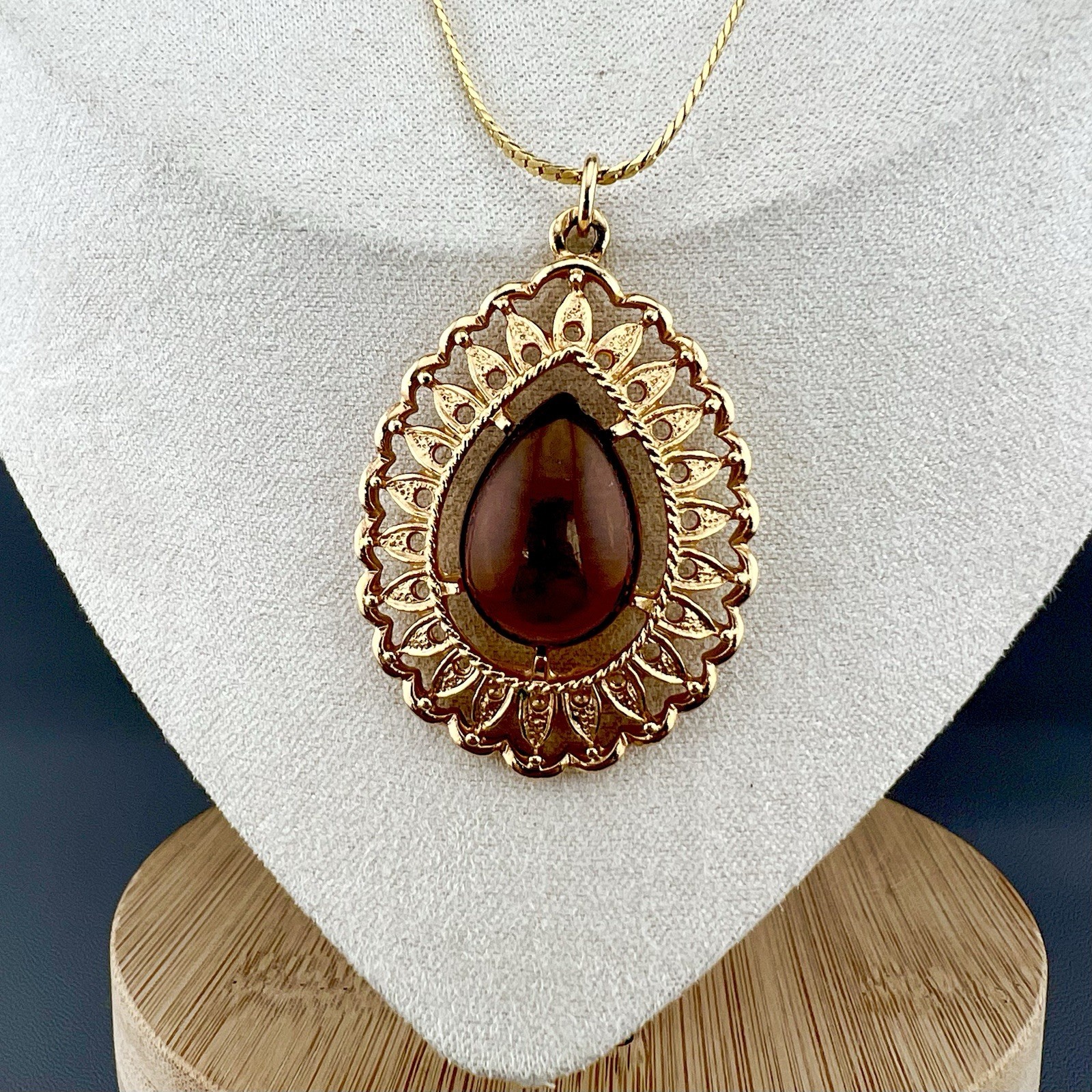 Vintage Sarah Coventry Necklace Brown Lucite Teardrop Pendant Gold Tone Signed