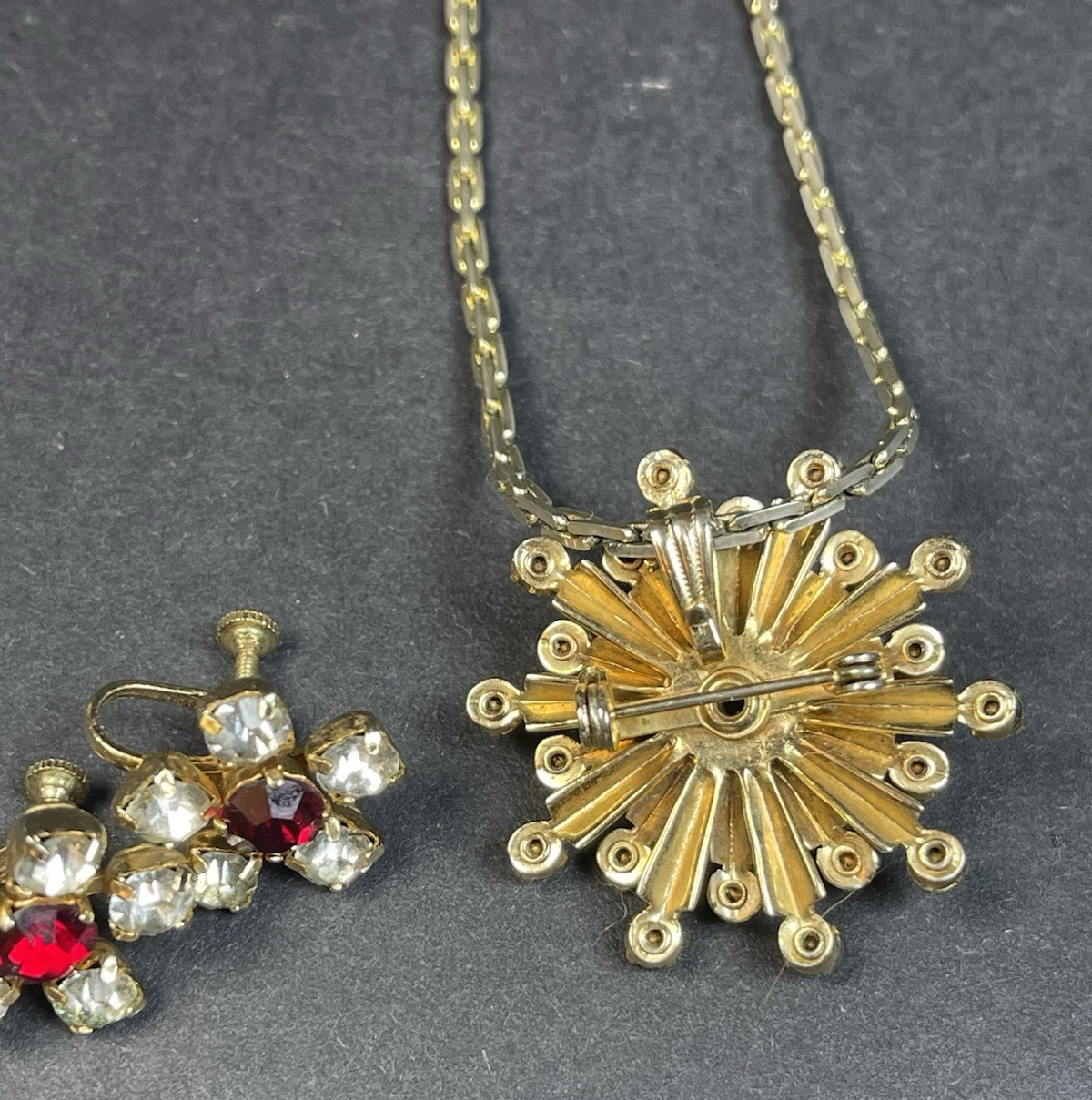 VTG Red & Clear Rhinestone Starburst Brooch Necklace & Earrings Set Gold Tone