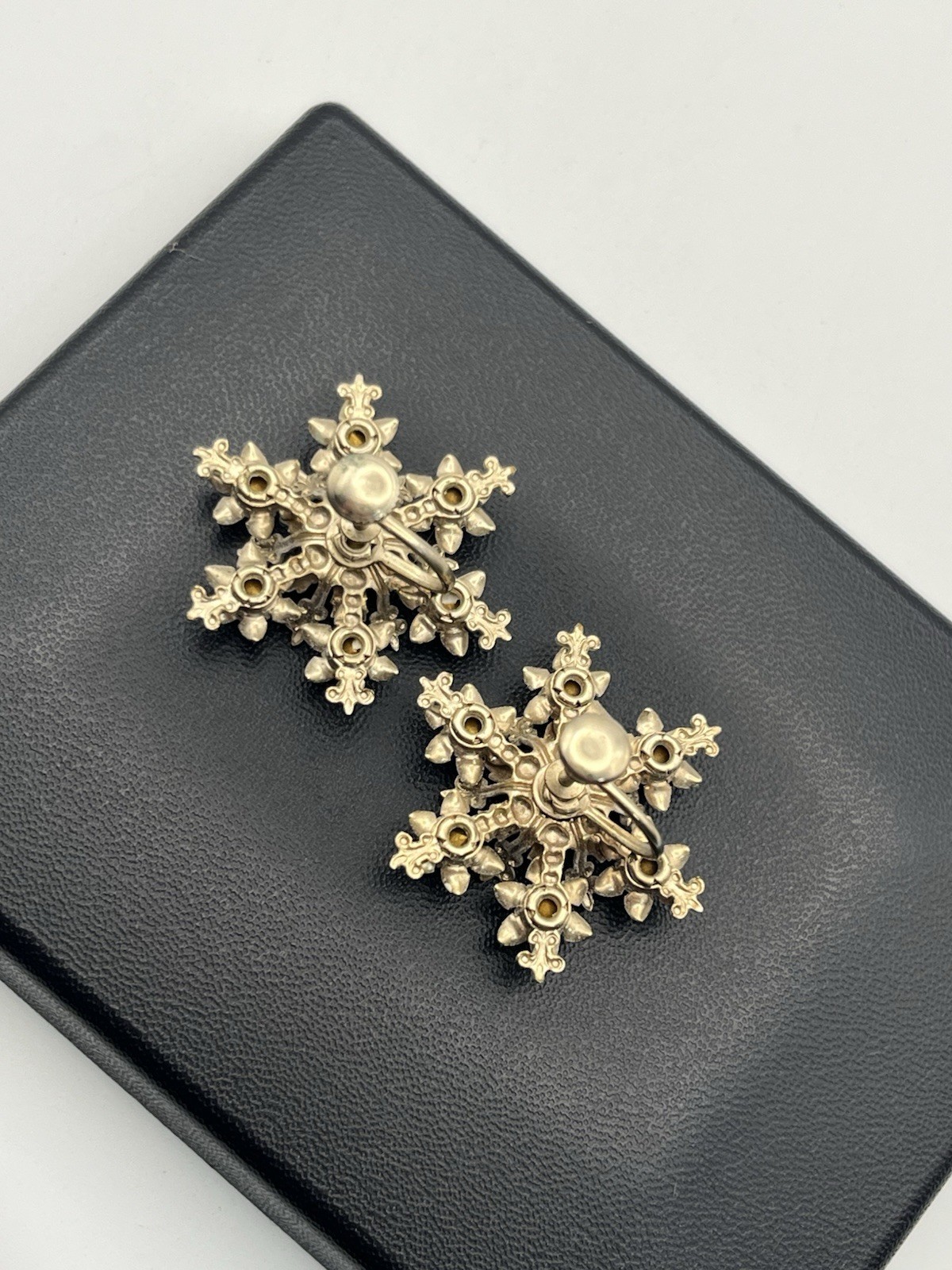 1960’s white enamel colorful rhinestone flower screw back vintage earrings