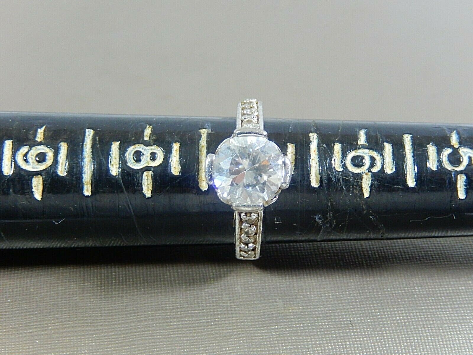 VTG 925 STERLING SILVER PRONG SET CLEAR CZ WITH CHANNEL-SET ACCENTS RING SIZE 7