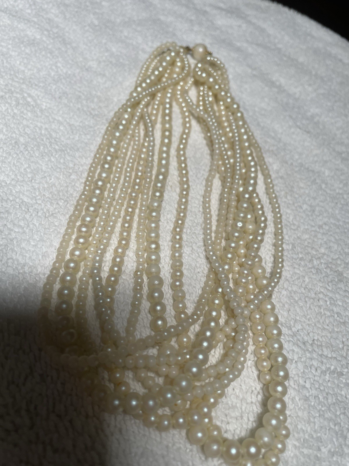 6 Strands Of Beautiful Creamy Simulated Pearls With A Lovely Gold Clasp