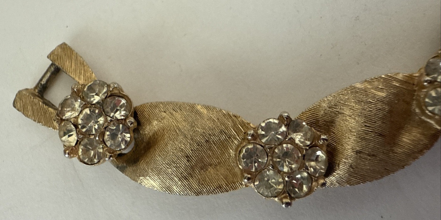 Trifari Link Bracelet April Birthday Series Ribbon Flower Clear Rhinestone