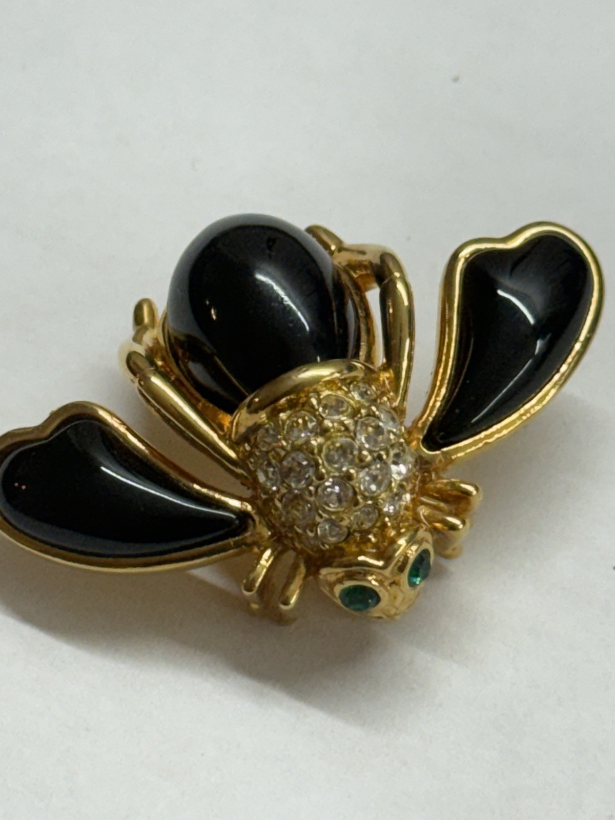 JOAN RIVERS BLACK LUCITE PAVE CRYSTAL RHINESTONE BEE PIN BROOCH SIGNED GOLD TONE