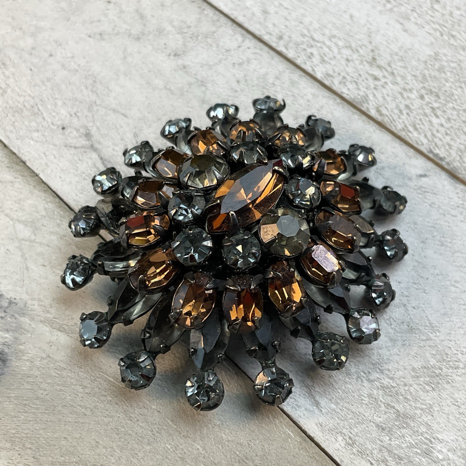 Schreiner Vintage Layered Smokey Gray Topaz Rhinestone Dome Brooch Pin READ
