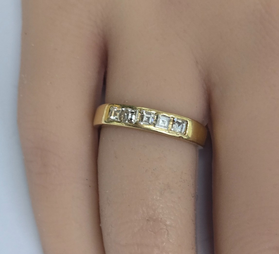 Vintage 18ct Yellow Gold Ring Diamond Stones Hallmarked Ring Size O 1/2