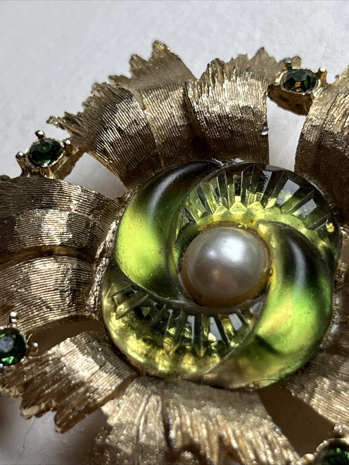 Rare Vintage EDLEE Green Art Glass Pearl Rhinestone Chunky Gold Tone Brooch 1947