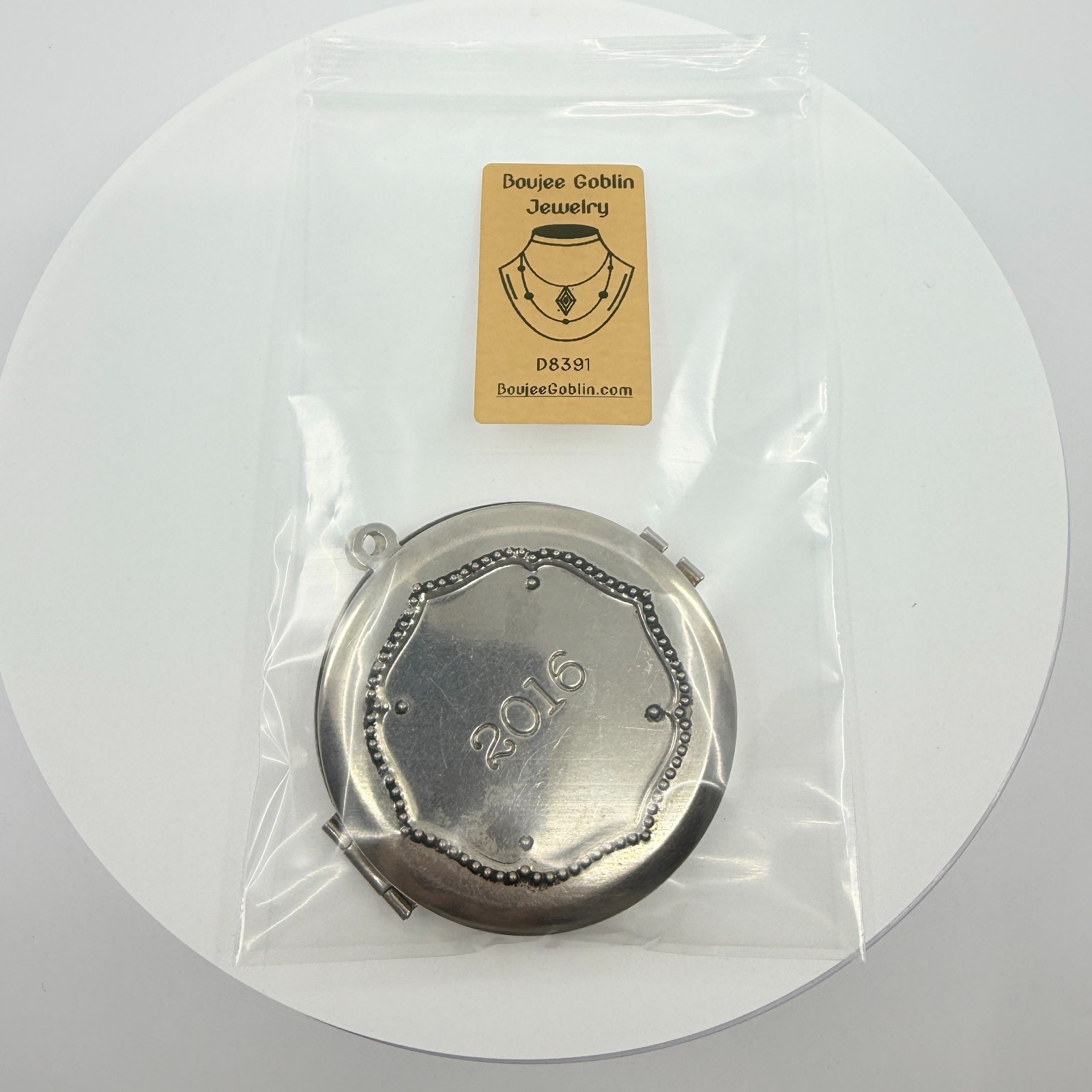 VTG Modern 2016 Commemorative Oversized Silver Tone Round Photo Locket Pendant