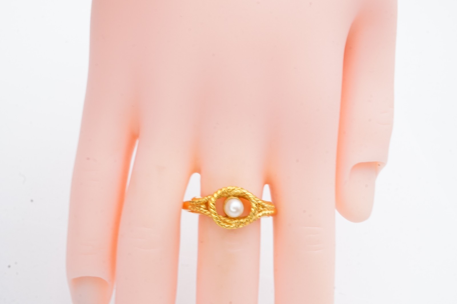 Vintage Avon Ring Gold Tone Faux Pearl Size 6 To 8 Adjustable