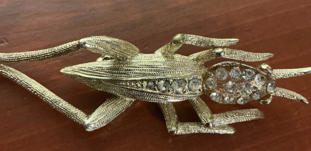 Vintage Unsigned Gold Tone Rhinestone Grasshopper Brooch Pin Insect 3″
