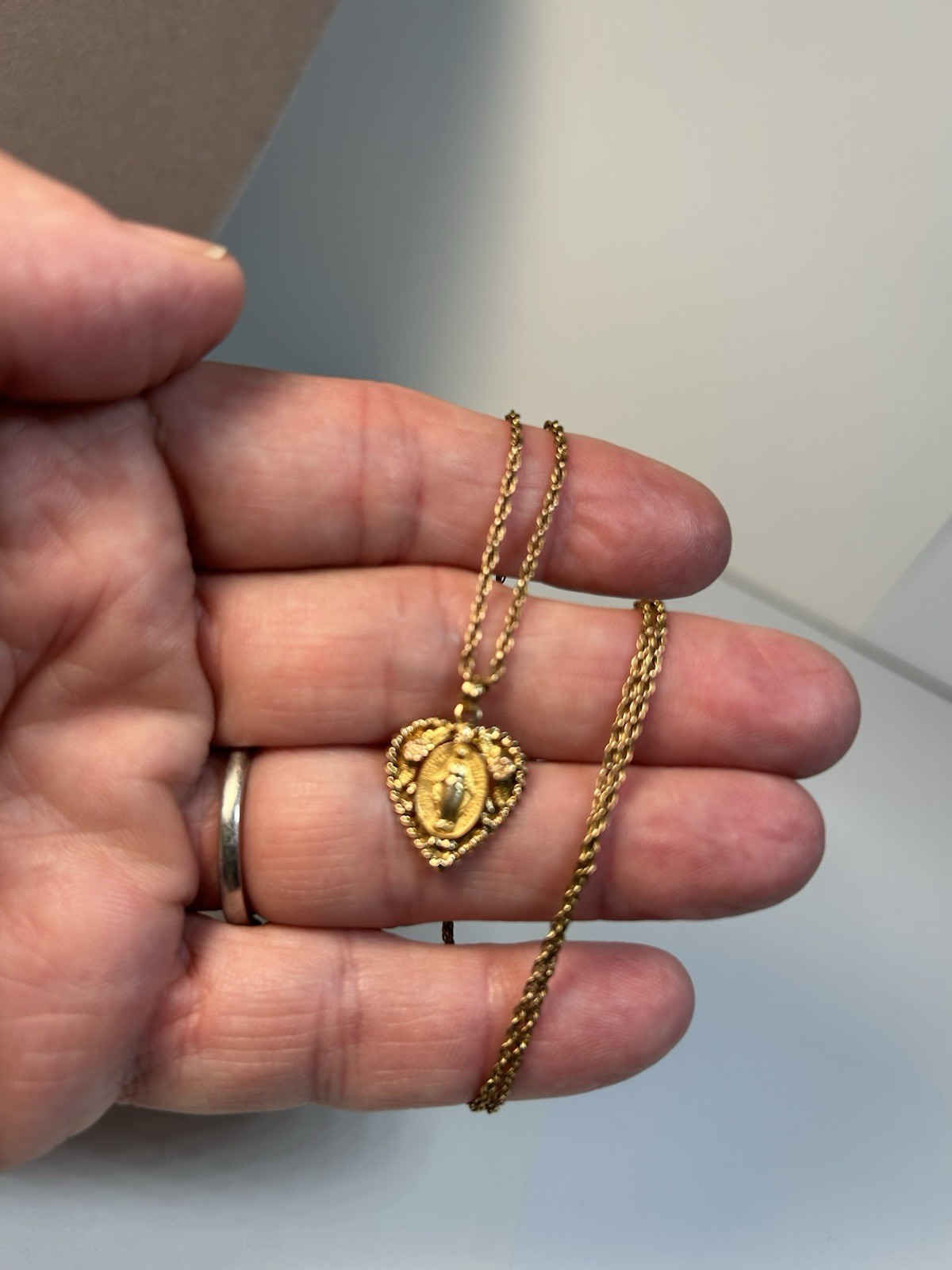 Vintage 12kt Gold Filled Miraculous Mary In Heart Pendant Necklace Nibless Clasp