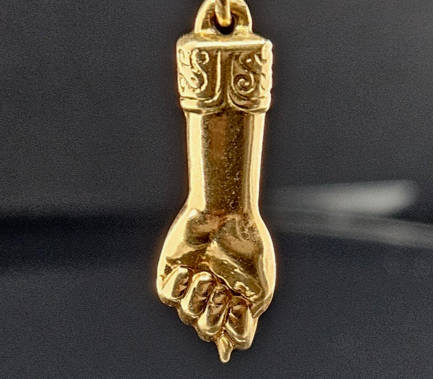 18K Gold MANO FIGA HAND AMULET Charm Pendant Lucky Vintage