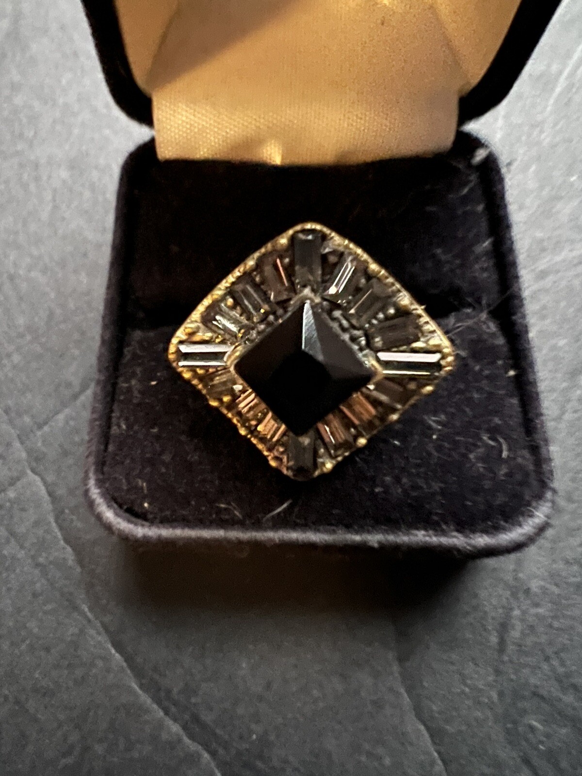 Vtg RETRO Mid-Century Brass Gold Tone Black Glass Rhinestone Ring Sz 10 Womens