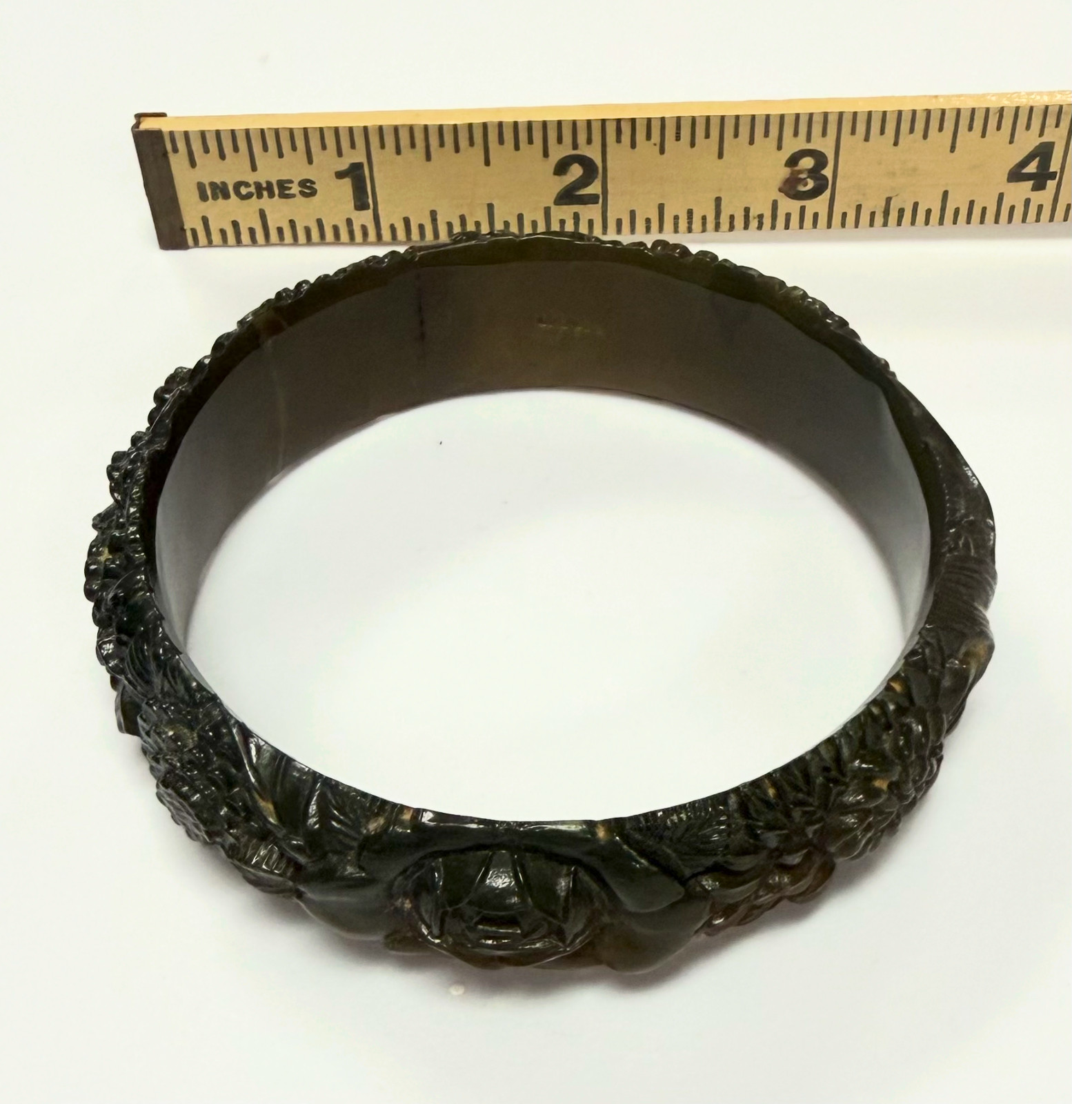 VINTAGE DARK GREEN CARVED FLORAL BANGLE BRACELET EARLY PLASTIC ART DECO STYLE