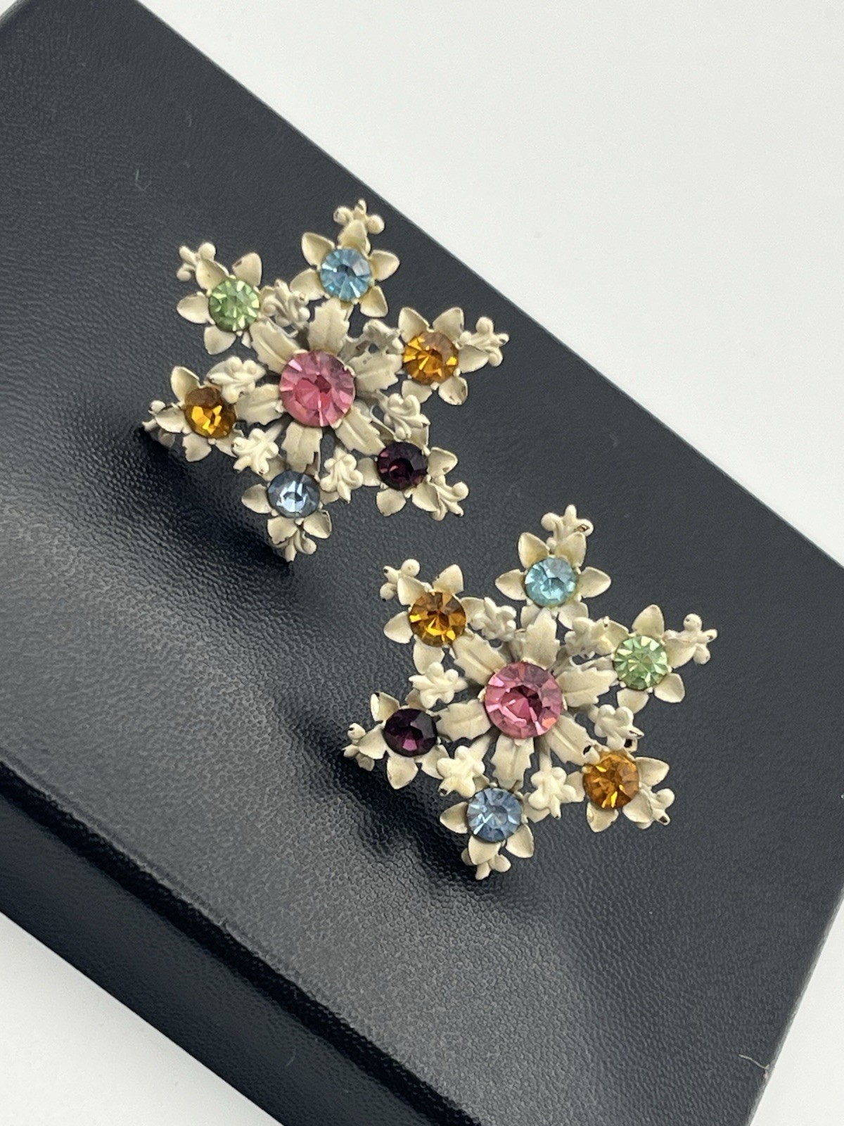 1960’s white enamel colorful rhinestone flower screw back vintage earrings