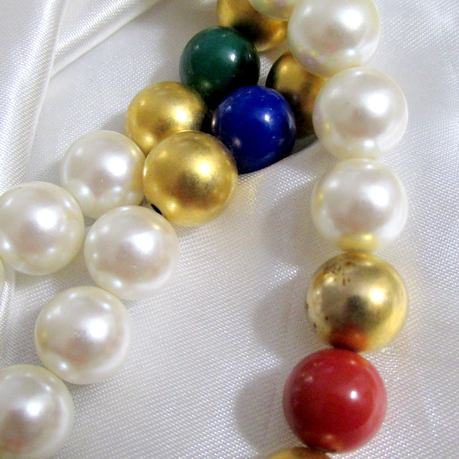VTG RUNWAY BOOK PIECE NAPIER 3 STRAND FAUX PEARL/BEAD NECKLACE GP “Scarborough”