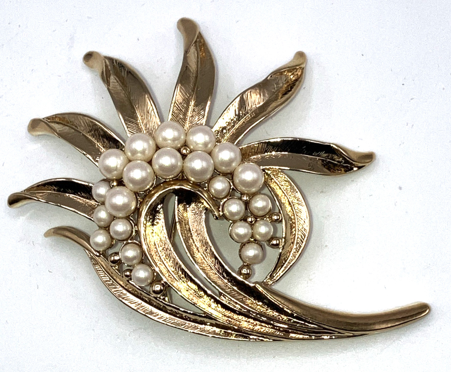 Vintage Monet Gold Tone Leaf Plant with Pearl Decoration Brooch 2 3/8″ x 1 3/4″