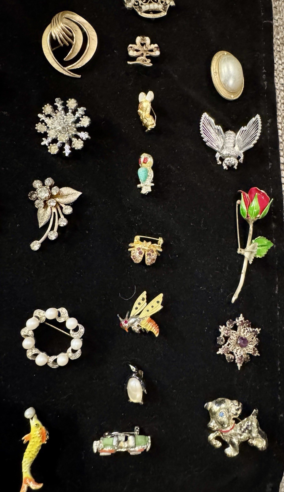 175 Pieces Estate Collection Vintage Brooches Coro, Kramer, Gerry’s, Ora Lisner