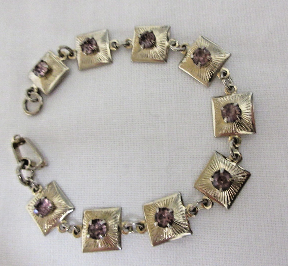Vintage Gold Tone Light Purple Rhinestone Link Bracelet 6″ – No Metal Wear