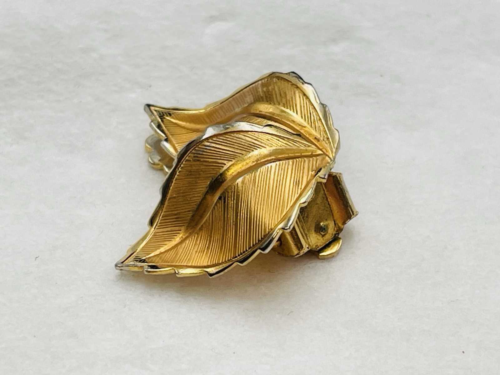 Double Leaf Gold Tone Faux Pearl Clip On Earrings Vintage Classic Elegant
