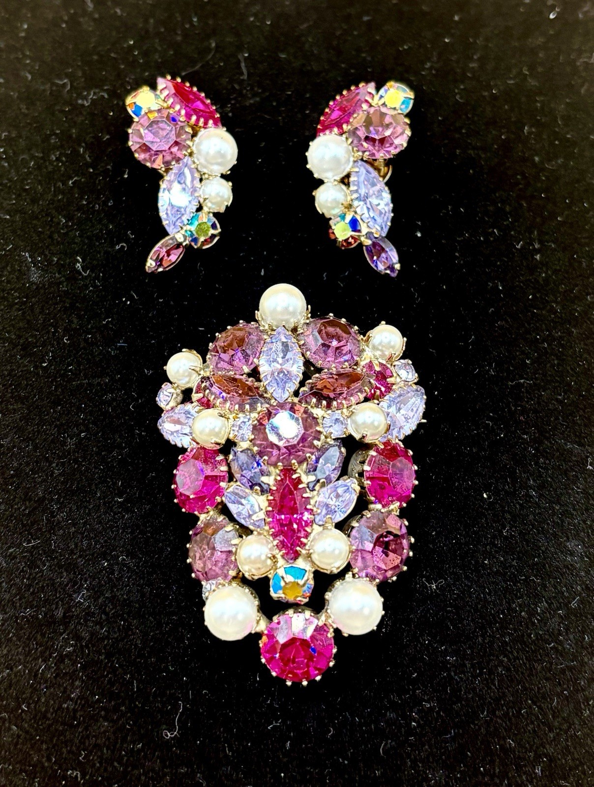 Vintage Mid Century Purple Rhinestone Pearl Brooch Clip Earrings Parure Set