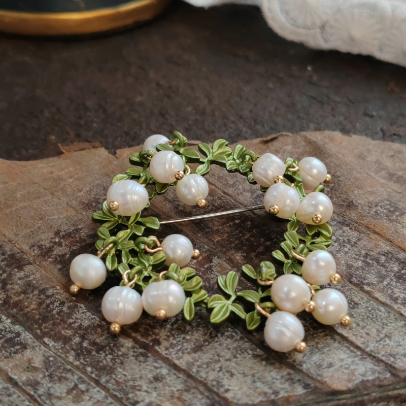 Women Leaves Enamel Pins Badges Elegant Clothing Plant Brooch Corsage Jewelry