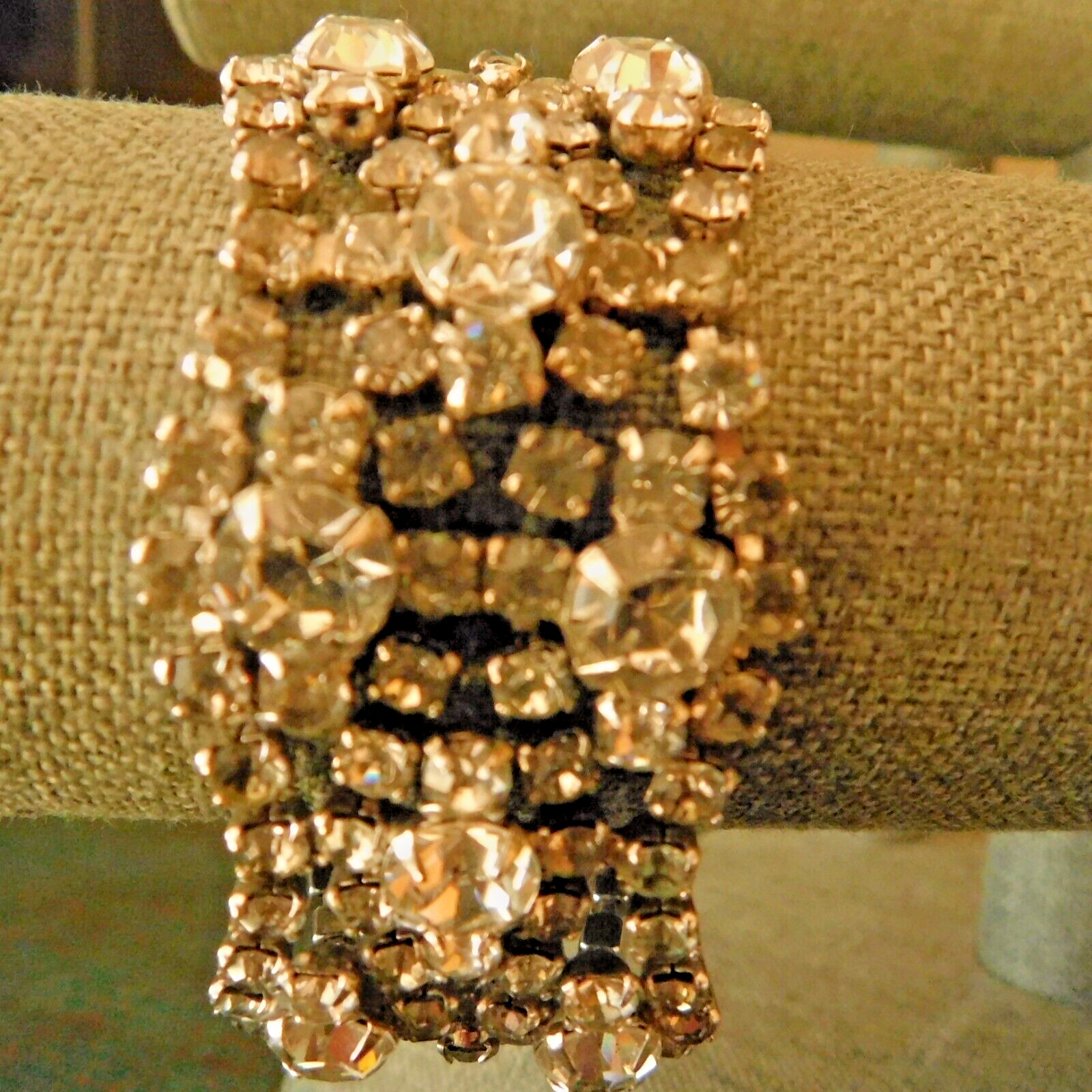 VINTAGE ART DECO LIGHT GRAY and CLEAR RHINESTONE CUFF BRACELET 7 1/4″ long