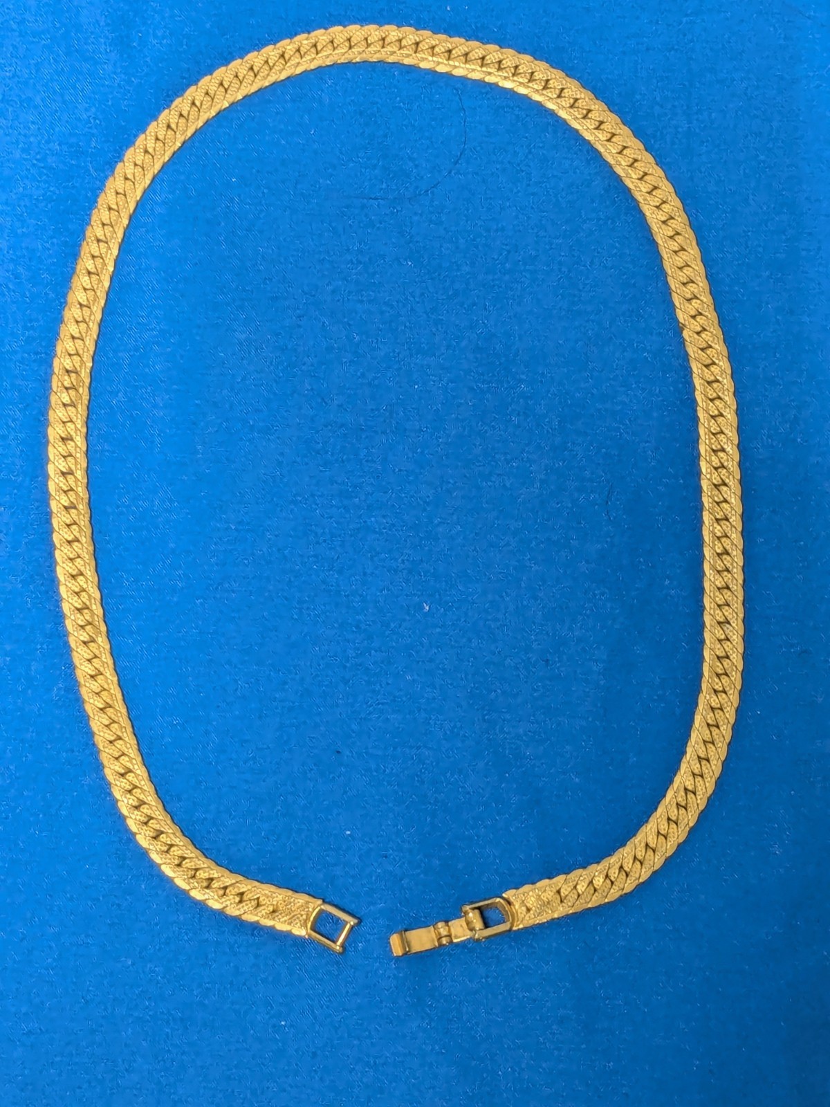 Vintage Textured Gold Tone Herringbone Necklace Chain 6 mm wide 16″ Long