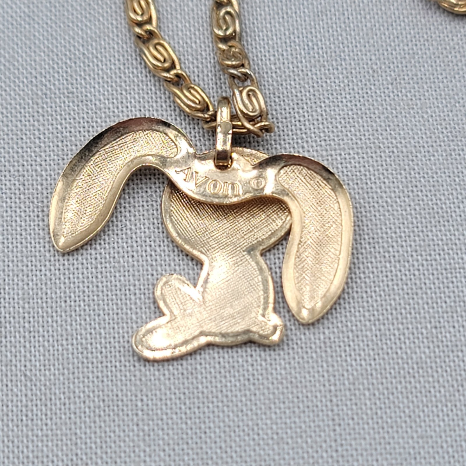 Avon Flopsy Ear Bunny Pendant Necklace Rabbit Movable Articulated 15″ Childs
