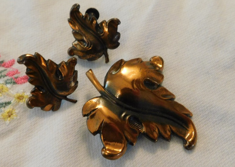 Vintage Copper Metal Leaf Brooch and Matching Screw on Earrings Set
