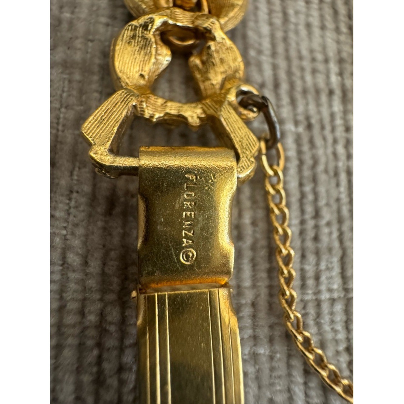 Vintage Florenza Gold Tone Leaf Link Bracelet with Safety Chain Signed