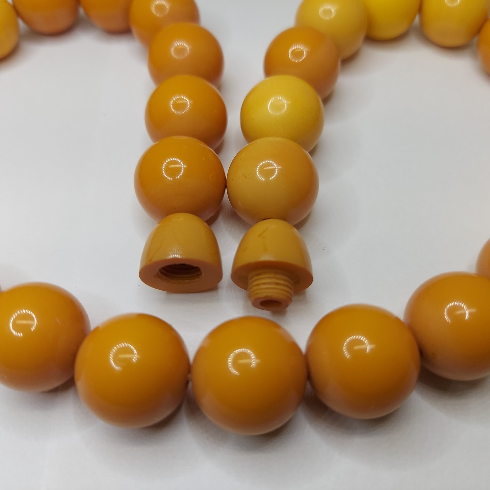 Vintage Butterscotch Egg Yolk Bakelite Round Beaded Necklace 15-1/2” 47g Tested