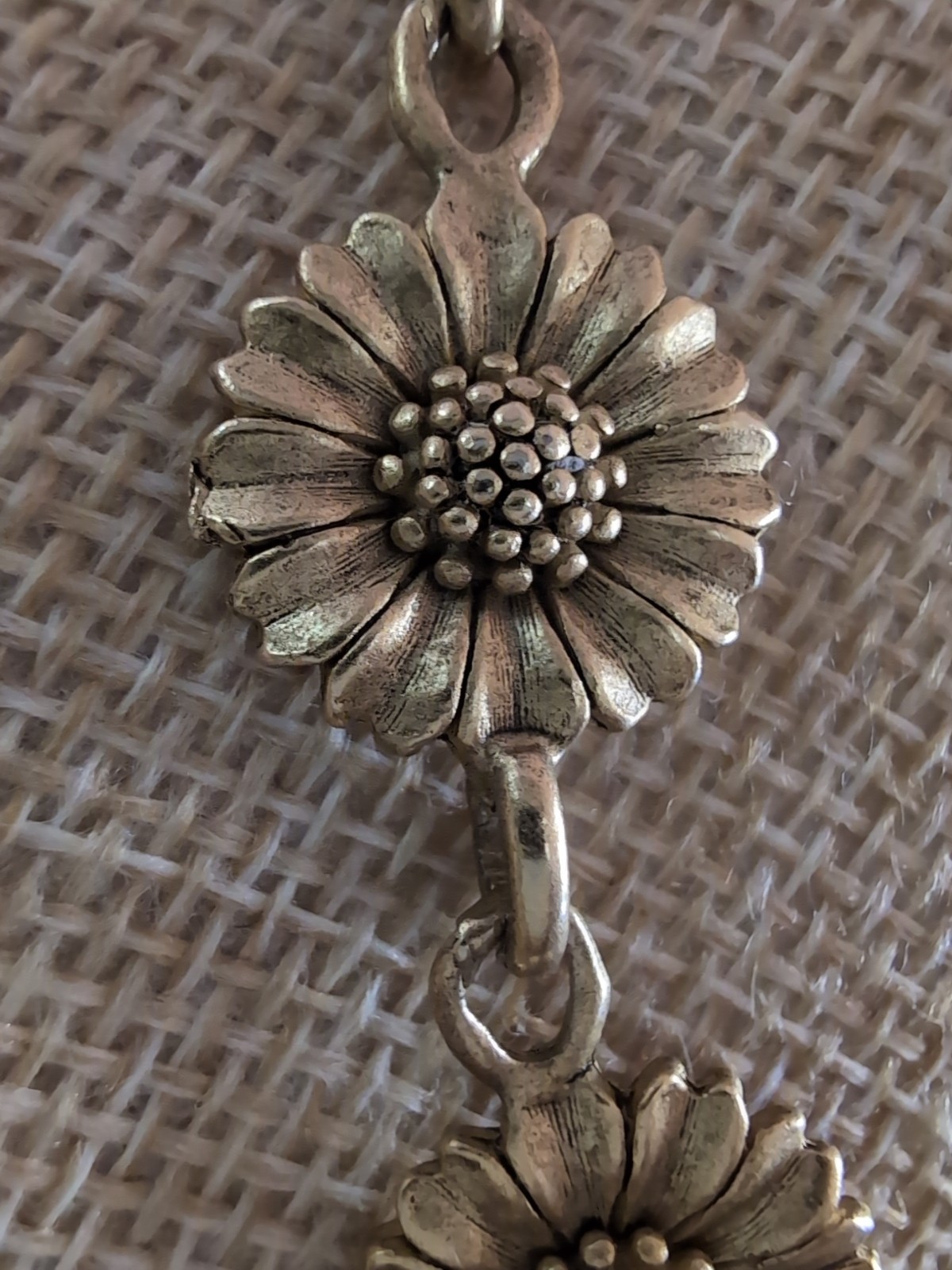 Eivind Hillestad EH Sunflower Daisy Necklace Matte Gold 16″ Floral Link