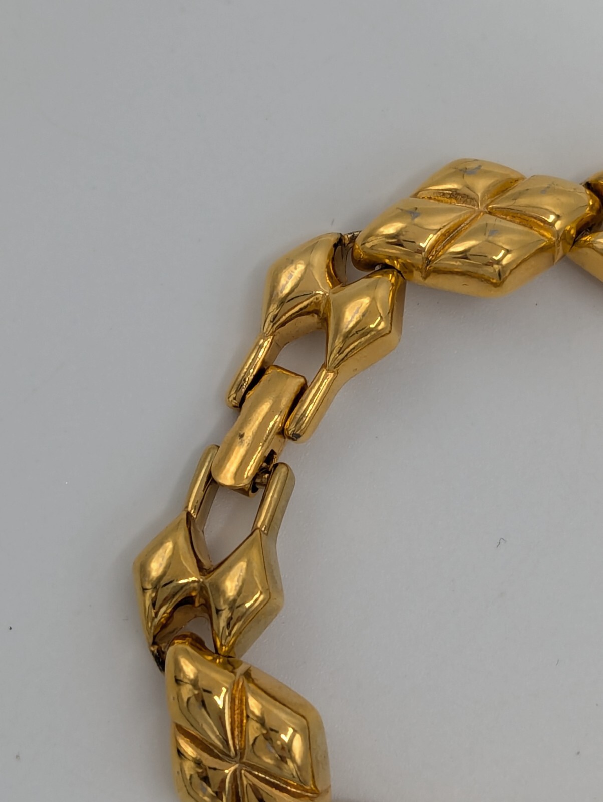 Monet Puffed Quilted Diamond Shape Bracelet Gold Plated 7.5″