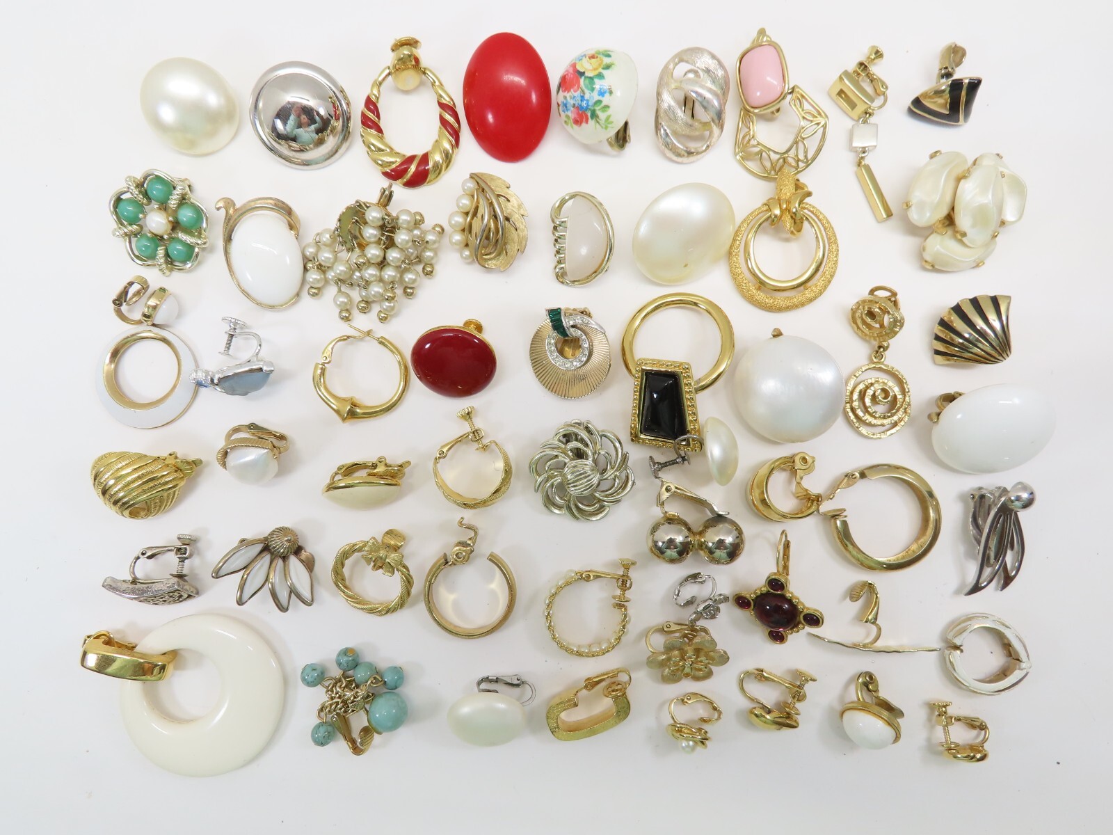 Single Earrings Lot ALL SIGNED 14 Crown Trifari Richelieu Monet + VTG 50+ D2216