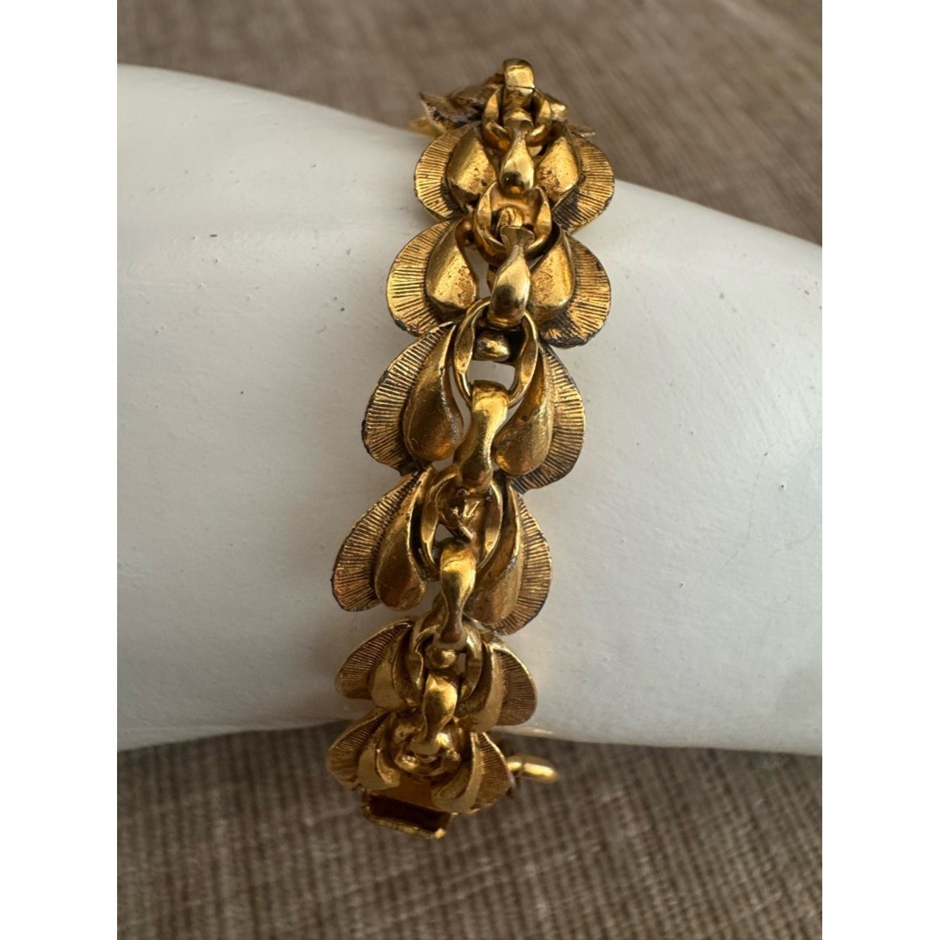 Vintage Florenza Gold Tone Leaf Link Bracelet with Safety Chain Signed